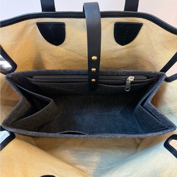 Burberry
Medium Canvas Soft Belt Tote - Picture 7 of 16